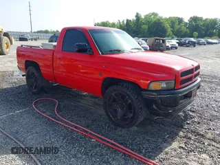1994 Dodge 1500 z VIN 3B7HC16Y5RM562516, wystawiony jako IAAI lot #42290588 z przebiegiem 210 155 mil mil oraz . Historia ofert i sprzedaży dostępna na DreamBid. Obrazek 1.