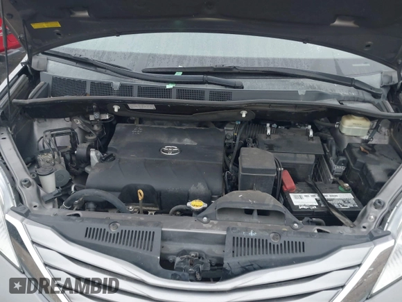 2016 Toyota Sienna XLE with VIN 5TDYK3DC8GS704330, listed as a IAAI auction lot 41586880 with 84,065 mi miles. Bid and sale history available at carsss.com. Image 10.