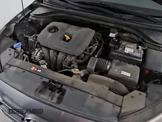 2019 Hyundai Elantra SE z VIN KMHD74LF4KU836292, wystawiony jako Copart lot #81451295 z przebiegiem 70 207 mil mil oraz Czysty tytuł • Clean title. Historia ofert i sprzedaży dostępna na DreamBid. Obrazek 14.