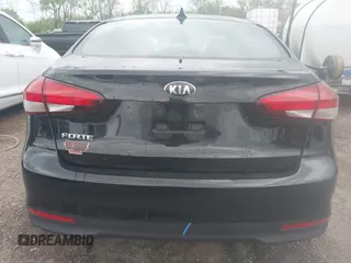 2017 Kia Forte LX z VIN 3KPFK4A78HE110191, wystawiony jako IAAI lot #42139116 z przebiegiem 153 213 mil mil oraz . Historia ofert i sprzedaży dostępna na DreamBid. Obrazek 16.