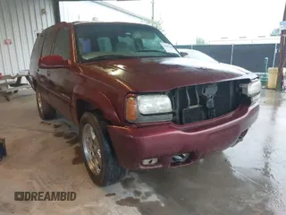 1999 Cadillac Escalade z VIN 1GYEK13R9XR417987, wystawiony jako IAAI lot #41981405 z przebiegiem 228 856 mil mil oraz . Historia ofert i sprzedaży dostępna na DreamBid. Obrazek 1.