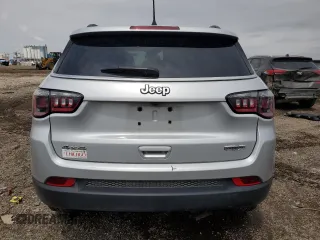 2024 Jeep Compass Latitude z VIN 3C4NJDBN7RT107047, wystawiony jako Copart lot #55265515 z przebiegiem 27 017 mil mil oraz Szkoda całkowita • Salvage title. Historia ofert i sprzedaży dostępna na DreamBid. Obrazek 6.
