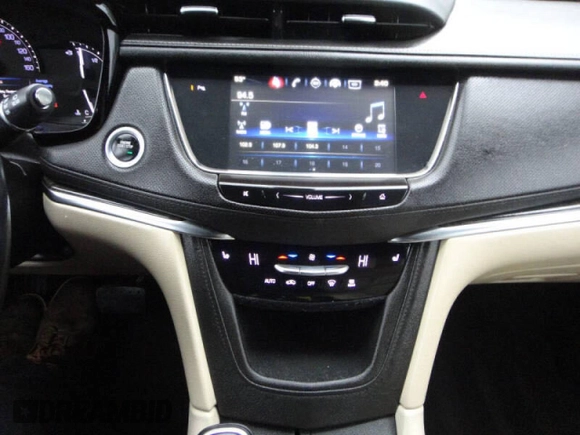 2019 Cadillac XT5 AWD z VIN 1GYKNBRS6KZ1997XX, wystawiony jako Copart lot #60343895 z przebiegiem 22 500 mil mil oraz Czysty tytuł • Clean title. Historia ofert i sprzedaży dostępna na DreamBid. Obrazek 8.