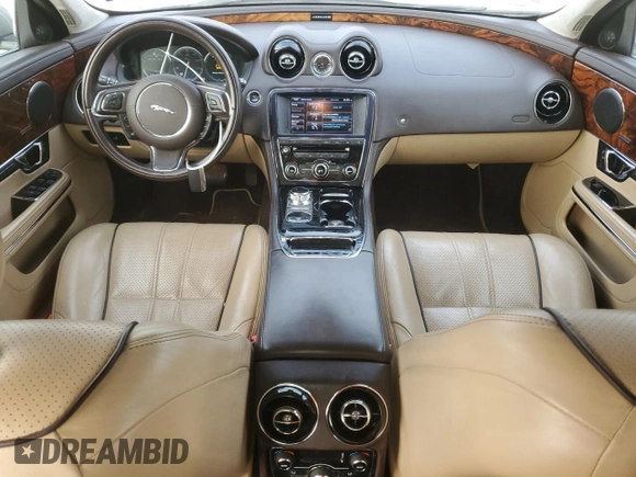 2014 Jaguar XJ with VIN SAJWA2GZ8E8V60138, listed as a Copart auction lot 86384064 with 137,190 mi miles and Salvage Title. Bid and sale history available at carsss.com. Image 8.
