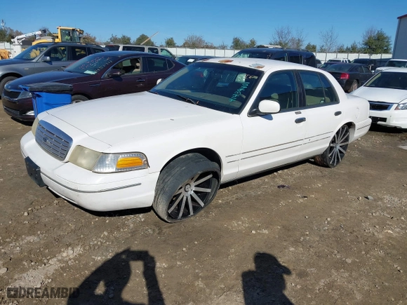2000 Ford Crown Victoria with VIN 2FAFP73W7YX135395, listed as a IAAI auction lot 41439401 with 235,285 mi miles. Bid and sale history available at carsss.com. Image 2.