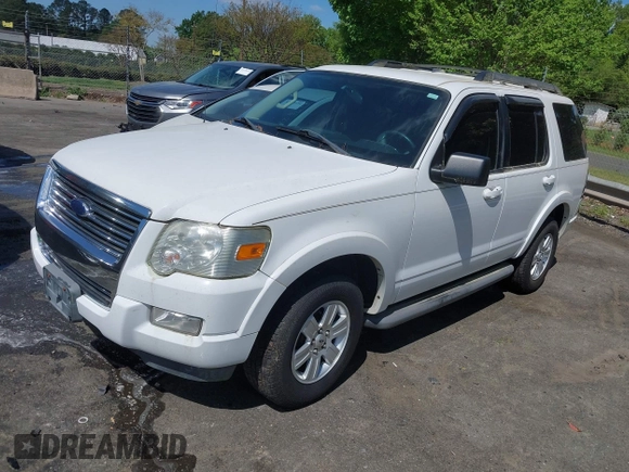2010 Ford Explorer XLT z VIN 1FMEU7DE7AUB16228, wystawiony jako IAAI lot #42049539 z przebiegiem 122 183 mil mil oraz . Historia ofert i sprzedaży dostępna na DreamBid. Obrazek 2.