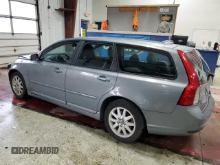 2008 Volvo V50 2.4L with VIN YV1MW390082427905, listed as a Copart auction lot 81462534 with 105,219 mi miles and Salvage Title. Bid and sale history available at carsss.com. Image 2.