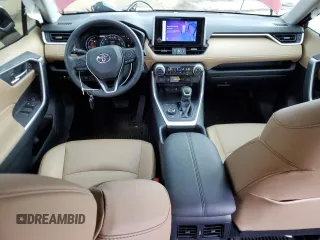 2024 Toyota RAV4 Hybrid XLE Premium z VIN JTMB6RFV5RD127315, wystawiony jako Copart lot #60001705 z przebiegiem 11 454 mil mil oraz Szkoda całkowita • Salvage title. Historia ofert i sprzedaży dostępna na DreamBid. Obrazek 8.