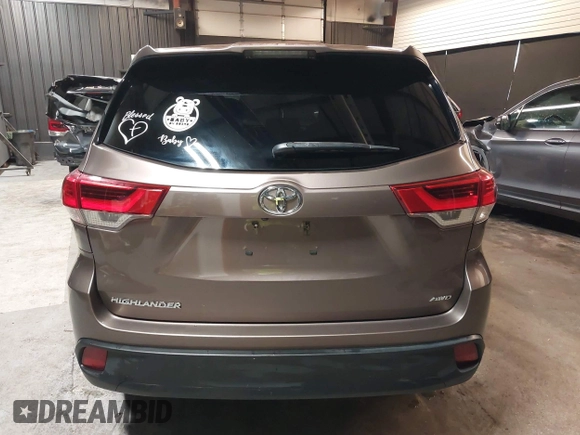 2018 Toyota Highlander LE with VIN 5TDBZRFHXJS879909, listed as a IAAI auction lot 42400961 with 35,721 mi miles and . Bid and sale history available at DreamBid. Image 17.