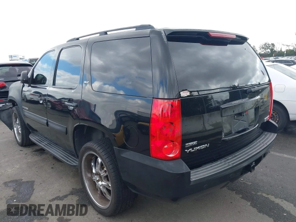 2008 GMC Yukon SLT w/4SB with VIN 1GKFC13078R161685, listed as a IAAI auction lot 41539964 with 267,744 mi miles. Bid and sale history available at carsss.com. Image 3.