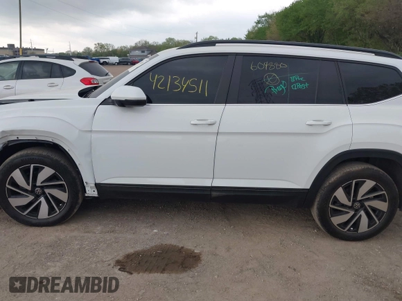 2024 Volkswagen Atlas SE with VIN 1V2HR2CA2RC604880, listed as a IAAI auction lot 42134511 with 11,993 mi miles and . Bid and sale history available at DreamBid. Image 14.