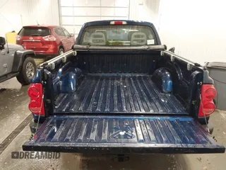 2005 Dodge Dakota SLT with VIN 1D7HW48N45S275932, listed as a IAAI auction lot 41763401 with 100,819 mi miles. Bid and sale history available at carsss.com. Image 18.