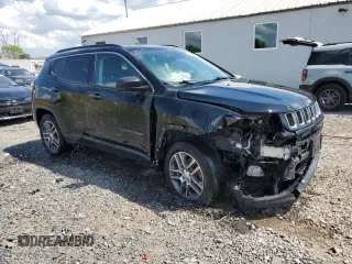 2020 Jeep Compass Latitude z VIN 3C4NJDBB8LT217957, wystawiony jako Copart lot #55413295 z przebiegiem 103 659 mil mil oraz Szkoda całkowita • Salvage title. Historia ofert i sprzedaży dostępna na DreamBid. Obrazek 4.