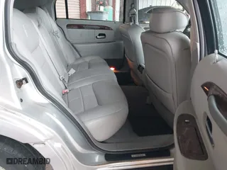 2002 Lincoln Town Car Executive with VIN 1LNHM81W42Y608998, listed as a IAAI auction lot 41893243 with 222,672 mi miles. Bid and sale history available at carsss.com. Image 8.