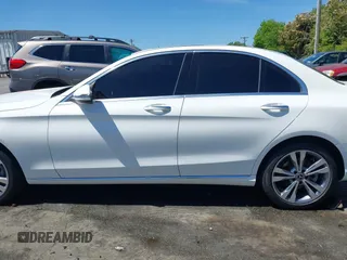 2019 Mercedes-Benz C 300 z VIN 55SWF8EB3KU297396, wystawiony jako IAAI lot #42064934 z przebiegiem 74 926 mil mil oraz . Historia ofert i sprzedaży dostępna na DreamBid. Obrazek 14.