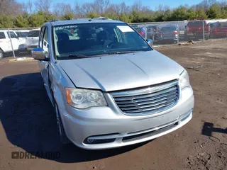 2011 Chrysler Town & Country Limited z VIN 2A4RR6DG1BR609818, wystawiony jako IAAI lot #41817330 z przebiegiem 160 482 mil mil oraz . Historia ofert i sprzedaży dostępna na DreamBid. Obrazek 1.