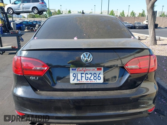 2013 Volkswagen Jetta GLI Autobahn z VIN 3VW4A7AJ9DM381412, wystawiony jako IAAI lot #42378360 z przebiegiem 125 910 mil mil oraz . Historia ofert i sprzedaży dostępna na DreamBid. Obrazek 13.
