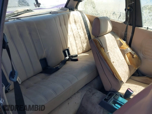 1989 BMW 3 Series 325is z VIN WBAAA2300KAE71779, wystawiony jako IAAI lot #41819881 z przebiegiem 146 433 mil mil oraz . Historia ofert i sprzedaży dostępna na DreamBid. Obrazek 8.