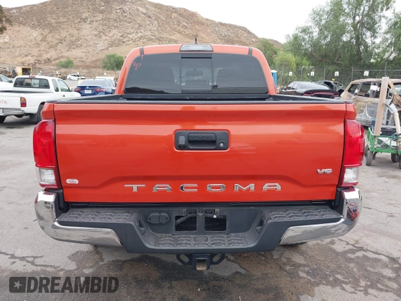 2017 Toyota Tacoma SR5 z VIN 3TMAZ5CN7HM050496, wystawiony jako IAAI lot #40958166 z przebiegiem 104 950 mil mil oraz . Historia ofert i sprzedaży dostępna na DreamBid. Obrazek 17.