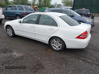 2003 Mercedes-Benz C 240 z VIN WDBRF61J63F390375, wystawiony jako IAAI lot #42207848 z przebiegiem Nie podano mil oraz . Historia ofert i sprzedaży dostępna na DreamBid. Obrazek 3.