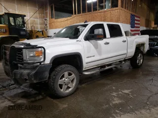 2015 GMC Sierra 2500HD SLT z VIN 1GT12ZE80FF600704, wystawiony jako Copart lot #46069905 z przebiegiem 256 330 mil mil oraz Szkoda całkowita • Salvage title. Historia ofert i sprzedaży dostępna na DreamBid. Obrazek 1.