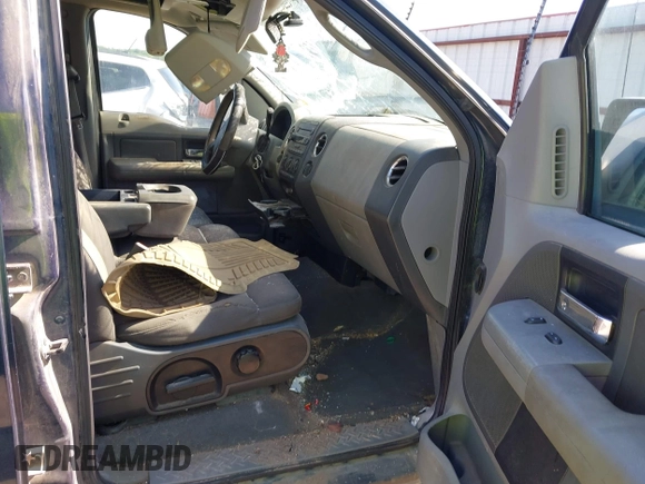 2004 Ford F-150 XLT with VIN 1FTRW14W74KC93965, listed as a IAAI auction lot 42234668 with 190,139 mi miles and . Bid and sale history available at DreamBid. Image 5.