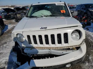 2016 Jeep Patriot Sport z VIN 1C4NJPBA0GD641413, wystawiony jako Copart lot #45956175 z przebiegiem 115 972 mil mil oraz Szkody całkowita. Historia ofert i sprzedaży dostępna na DreamBid. Obrazek 14.