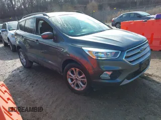 2018 Ford Escape SE z VIN 1FMCU9GD1JUA61412, wystawiony jako IAAI lot #41689541 z przebiegiem 40 600 mil mil oraz . Historia ofert i sprzedaży dostępna na DreamBid. Obrazek 1.