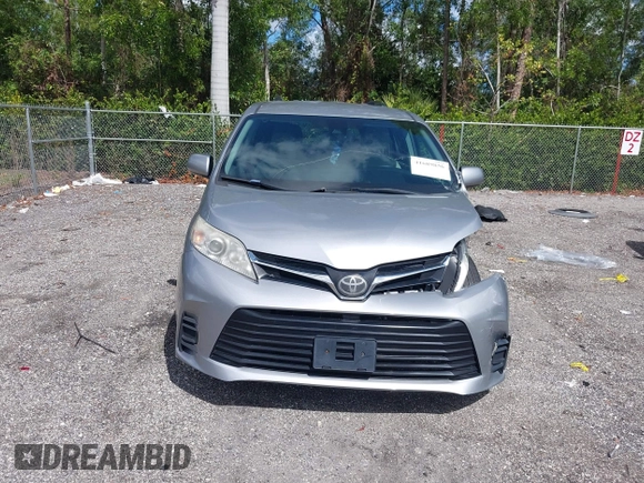 2018 Toyota Sienna LE Auto Access Seat with VIN 5TDKZ3DC5JS945951, listed as a IAAI auction lot 41689856 with 103,537 mi miles. Bid and sale history available at carsss.com. Image 13.