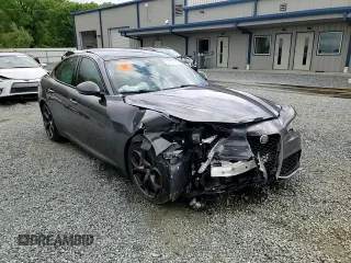 2018 Alfa Romeo Giulia Ti Sport z VIN ZARFAECN3J7576014, wystawiony jako Copart lot #52408195 z przebiegiem Nie podano mil oraz Szkody całkowita. Historia ofert i sprzedaży dostępna na DreamBid. Obrazek 11.