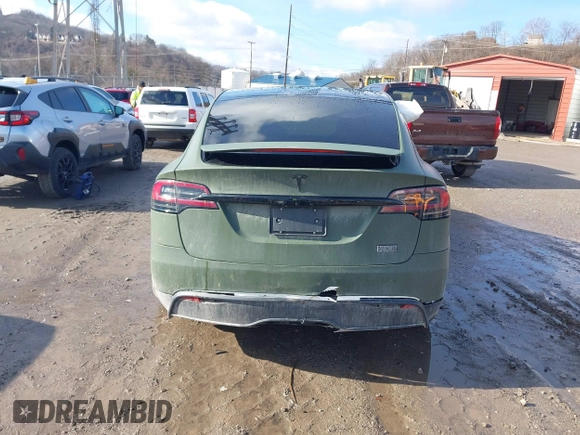 2022 Tesla Model X Plaid z VIN 7SAXCBE6XNF358023, wystawiony jako IAAI lot #41683857 z przebiegiem 42 821 mil mil oraz . Historia ofert i sprzedaży dostępna na DreamBid. Obrazek 17.
