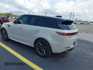 2024 Land Rover Range Rover Sport Dynamic SE z VIN SAL1L9FU7RA180295, wystawiony jako IAAI lot #42350067 z przebiegiem 10 776 mil mil oraz . Historia ofert i sprzedaży dostępna na DreamBid. Obrazek 3.