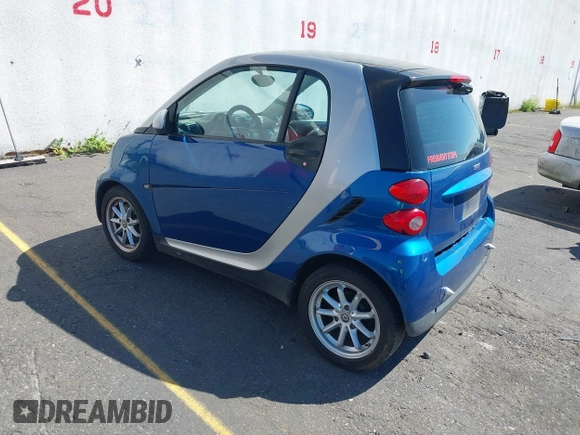 2009 Smart fortwo Pure with VIN WMEEJ31X19K243304, listed as a IAAI auction lot 42860139 with 119,617 mi miles and . Bid and sale history available at DreamBid. Image 3.
