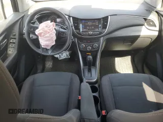 2020 Chevrolet Trax LS z VIN KL7CJKSB7LB021423, wystawiony jako Copart lot #57650815 z przebiegiem 60 282 mil mil oraz Szkoda całkowita • Salvage title. Historia ofert i sprzedaży dostępna na DreamBid. Obrazek 8.