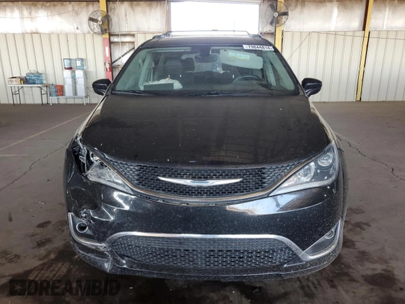 2017 Chrysler Pacifica Touring L z VIN 2C4RC1BG5HR795613, wystawiony jako Copart lot #79844814 z przebiegiem 114 720 mil mil oraz Szkoda całkowita • Salvage title. Historia ofert i sprzedaży dostępna na DreamBid. Obrazek 5.