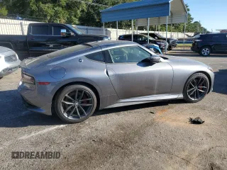 2024 Nissan Z Performance z VIN JN1BZ4BH4RM362107, wystawiony jako Copart lot #66801104 z przebiegiem 18 863 mil mil oraz Szkoda całkowita • Salvage title. Historia ofert i sprzedaży dostępna na DreamBid. Obrazek 3.