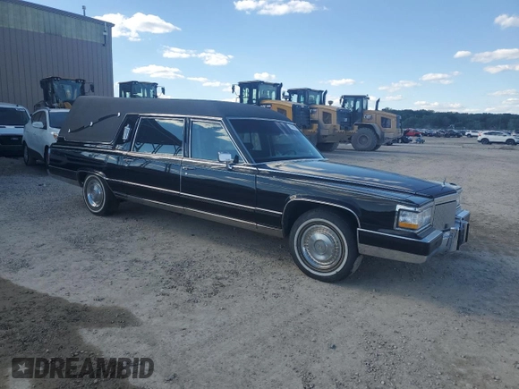 1992 Cadillac Brougham z VIN 1G6DW54E9NR713312, wystawiony jako Copart lot #71659794 z przebiegiem 41 467 mil mil oraz Tytuł czysty. Historia ofert i sprzedaży dostępna na DreamBid. Obrazek 4.