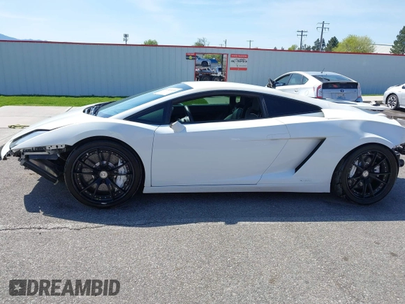 2009 Lamborghini Gallardo z VIN ZHWGU54T59LA07777, wystawiony jako IAAI lot #39749159 z przebiegiem 8730 mil mil oraz . Historia ofert i sprzedaży dostępna na DreamBid. Obrazek 15.