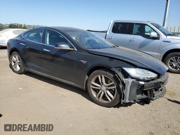 2014 Tesla Model S 60 z VIN 5YJSA1S19EFP56100, wystawiony jako Copart lot #62331725 z przebiegiem Nie podano mil oraz Szkoda całkowita • Salvage title. Historia ofert i sprzedaży dostępna na DreamBid. Obrazek 4.