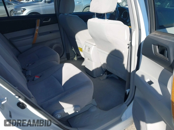 2009 Toyota Highlander Hybrid with VIN JTEEW41A792036820, listed as a IAAI auction lot 41403732 with 110,791 mi miles. Bid and sale history available at carsss.com. Image 8.