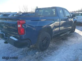 2019 Chevrolet Silverado 1500 LT with VIN 1GCRYDEK3KZ313060, listed as a IAAI auction lot 41633134 with 141,748 mi miles. Bid and sale history available at carsss.com. Image 4.