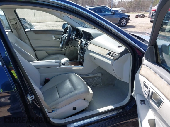 2014 Mercedes-Benz E 350 Sport z VIN WDDHF5KB5EA897885, wystawiony jako IAAI lot #41610599 z przebiegiem 186 080 mil mil oraz . Historia ofert i sprzedaży dostępna na DreamBid. Obrazek 5.