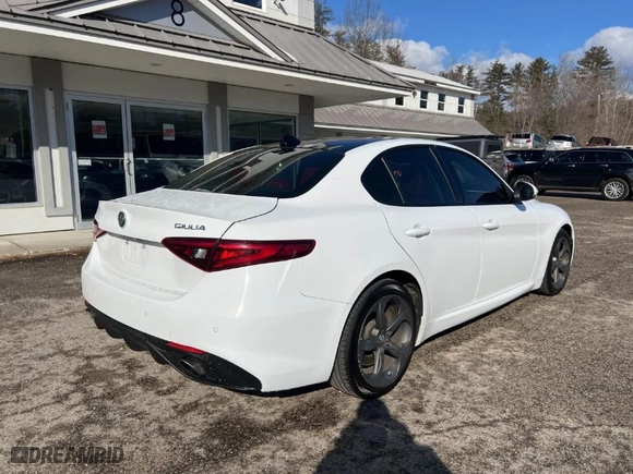 2017 Alfa Romeo Giulia with VIN ZARFAEDN9H7531927, listed as a IAAI auction lot 41704451 with 202,720 mi miles. Bid and sale history available at carsss.com. Image 4.