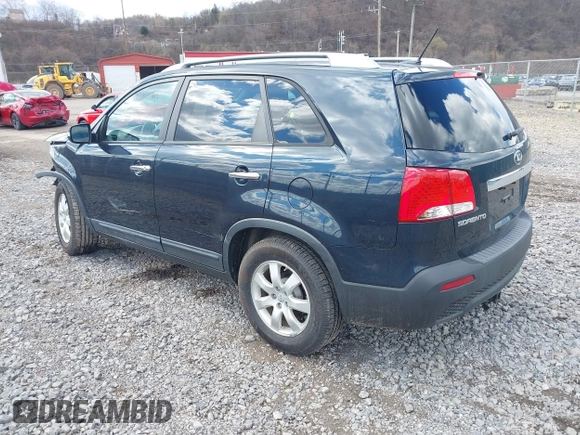 2013 Kia Sorento LX with VIN 5XYKT4A21DG333508, listed as a IAAI auction lot 41863120 with 110,219 mi miles. Bid and sale history available at carsss.com. Image 3.
