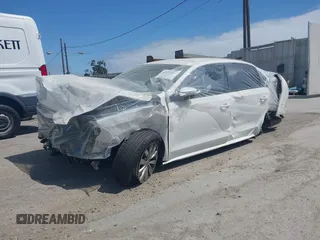 2014 Volkswagen Passat S z VIN 1VWAT7A30EC113737, wystawiony jako IAAI lot #42029001 z przebiegiem 115 378 mil mil oraz . Historia ofert i sprzedaży dostępna na DreamBid. Obrazek 2.