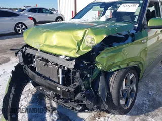 2024 Hyundai Venue SEL z VIN KMHRC8A37RU338485, wystawiony jako IAAI lot #41271559 z przebiegiem 18 665 mil mil oraz . Historia ofert i sprzedaży dostępna na DreamBid. Obrazek 6.