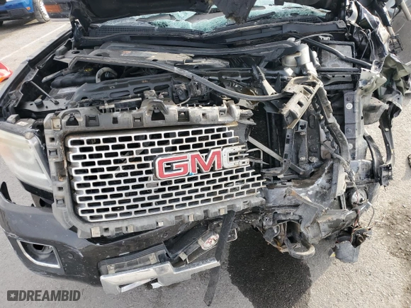 2016 GMC Sierra 2500HD Denali with VIN 1GT12UEG2GF247586, listed as a Copart auction lot 82901624 with 156,376 mi miles and Non Repairable. Bid and sale history available at carsss.com. Image 12.