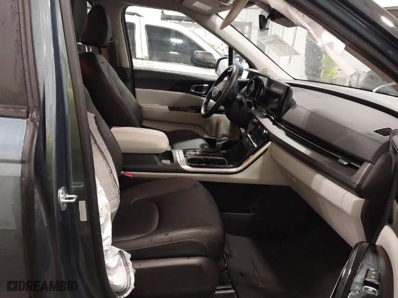 2024 Kia Carnival EX with VIN KNDNC5H36R6336772, listed as a IAAI auction lot 41720988 with 25,901 mi miles. Bid and sale history available at carsss.com. Image 5.