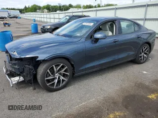2020 Volvo S60 Momentum with VIN 7JR102FK7LG049735, listed as a Copart auction lot 52903384 with 22,235 mi miles. Bid and sale history available at carsss.com. Image 1.
