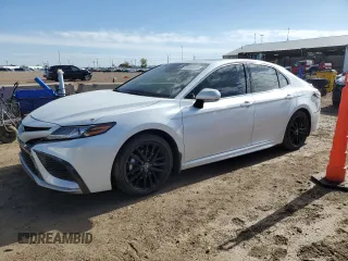 2022 Toyota Camry Hybrid XSE z VIN 4T1K31AK7NU595351, wystawiony jako Copart lot #55583575 z przebiegiem 39 320 mil mil oraz Szkoda całkowita • Salvage title. Historia ofert i sprzedaży dostępna na DreamBid. Obrazek 1.